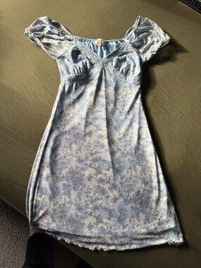 Monteau LA Blue Floral Mini Dress
